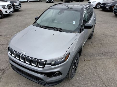 Certified 2022 Jeep Compass Limited AWD/4WD image 1