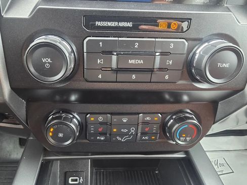 Used 2019 Ford F250 XLT w/ XLT Premium Package AWD/4WD image 20