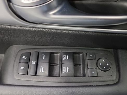 Used 2023 Chrysler Pacifica Touring-L w/ S Appearance Package FWD image 27