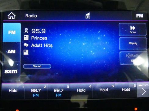 Used 2022 Subaru Impreza 2.0i Sport image 11