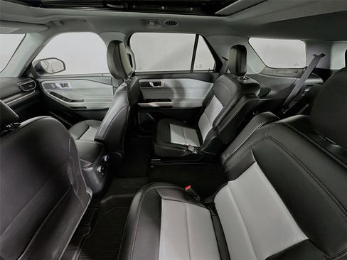 Used 2024 Ford Explorer XLT w/ Equipment Group 202A image 11