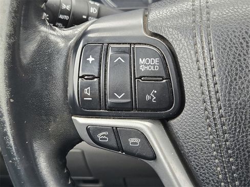 Used 2016 Toyota Highlander XLE image 19