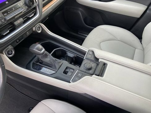 Used 2024 Toyota Grand Highlander Limited AWD/4WD image 24