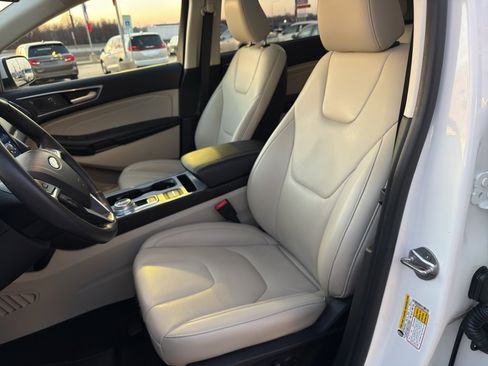 Used 2021 Ford Edge Titanium image 10