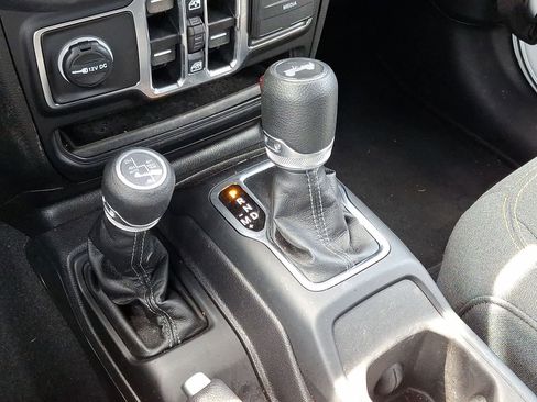 Used 2025 Jeep Wrangler Unlimited Sahara w/ Safety Group AWD/4WD image 21