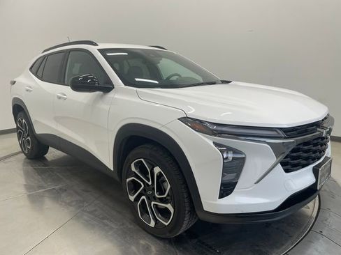 Used 2025 Chevrolet Trax RS w/ Driver Confidence Package image 1