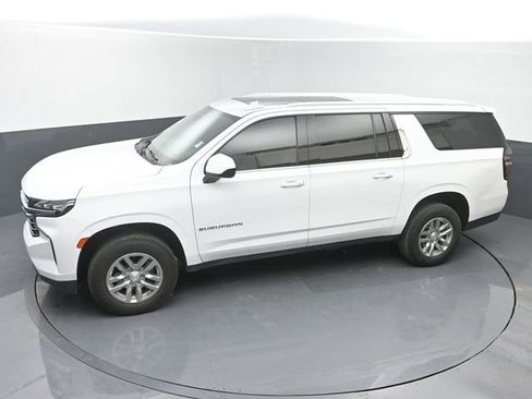 Used 2021 Chevrolet Suburban LT RWD image 31