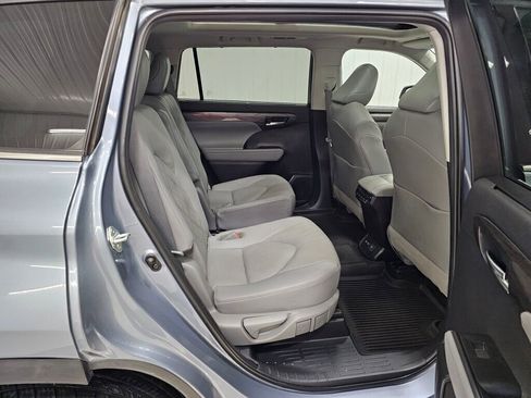 Used 2021 Toyota Highlander Platinum image 11