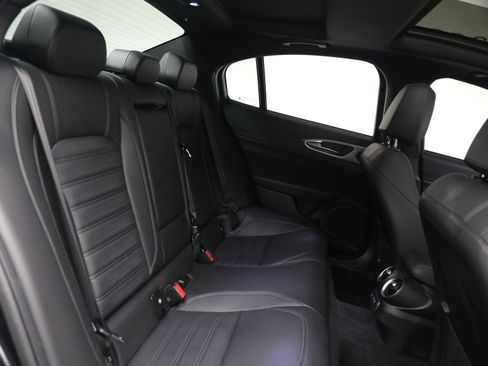 Used 2024 Alfa Romeo Giulia Veloce image 20