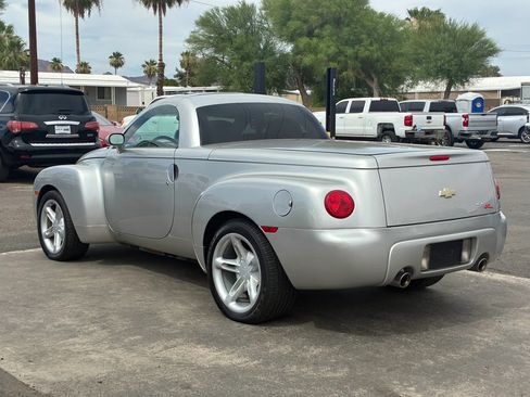 Used 2005 Chevrolet SSR w/ Preferred Equipment Group RWD image 4