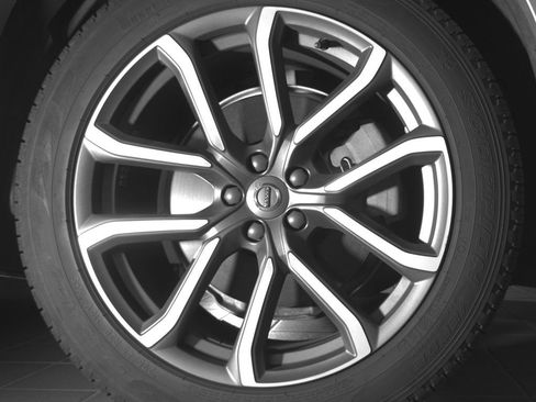 Used 2016 Volvo XC90 T6 Momentum w/ Momentum Plus Package AWD/4WD image 22