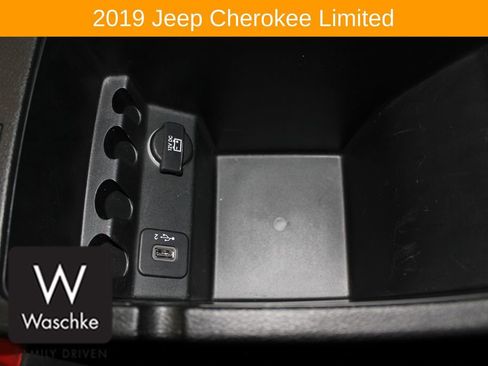 Used 2019 Jeep Cherokee Limited AWD/4WD image 35