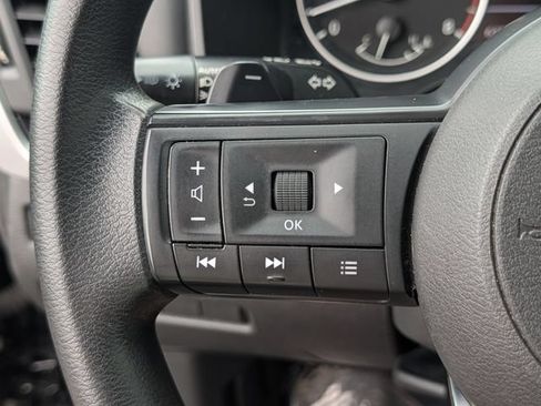Used 2024 Nissan Rogue S FWD image 19