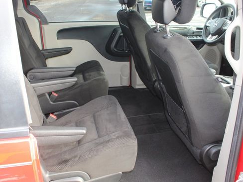 Used 2015 Dodge Grand Caravan SXT w/ UConnect Hands-Free Group image 12