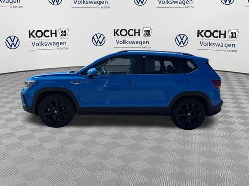 Used 2022 Volkswagen Taos SE w/ Panoramic Sunroof Package image 4