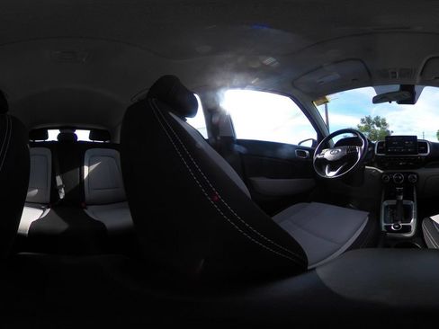 Used 2025 Hyundai Venue SEL FWD image 44