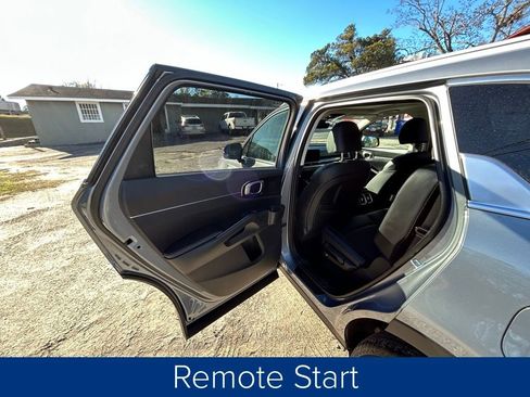 Used 2025 Kia Sorento S w/ Panoramic Sunroof Package image 16