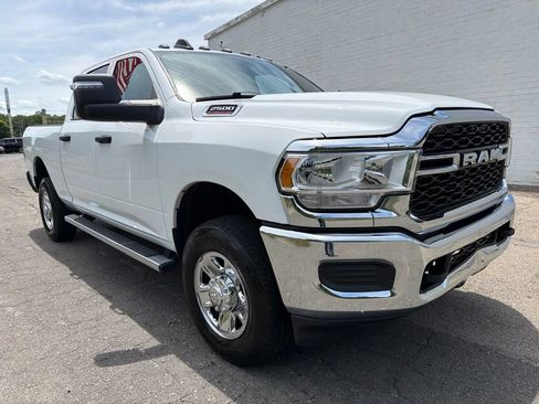 Used 2024 RAM 2500 Tradesman w/ Chrome Appearance Group AWD/4WD image 8