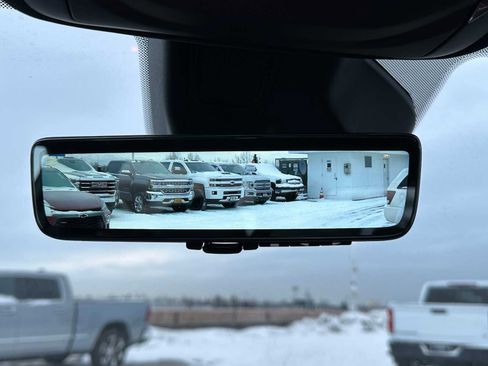 Used 2025 Jeep Grand Cherokee Limited w/ Luxury Tech Group II image 32