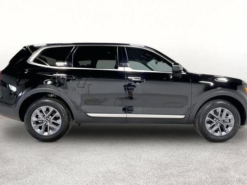 Used 2025 Kia Telluride LX FWD image 9