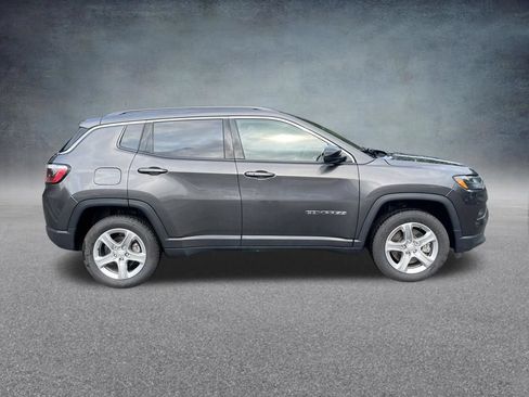 Used 2023 Jeep Compass Latitude w/ Convenience Group AWD/4WD image 12