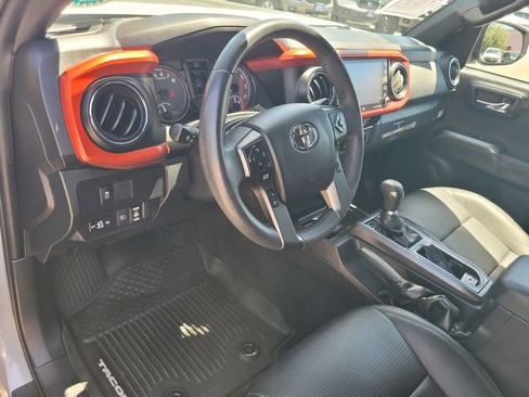 Used 2020 Toyota Tacoma TRD Off-Road w/ TRD Premium Off Road Package AWD/4WD image 9
