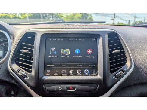 Used 2018 Jeep Cherokee Trailhawk w/ Comfort/Convenience Group image 28