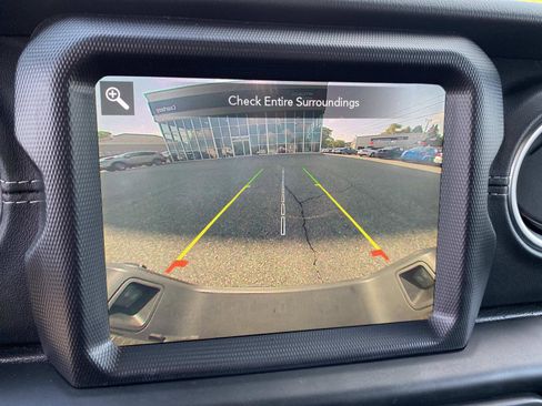 Used 2020 Jeep Gladiator Overland w/ Popular Equipment Package image 14