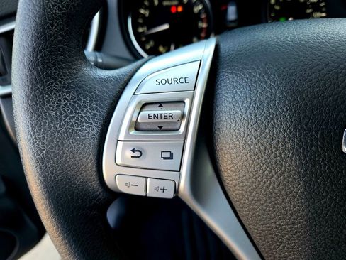 Used 2016 Nissan Rogue SV w/ SV Premium Package image 12