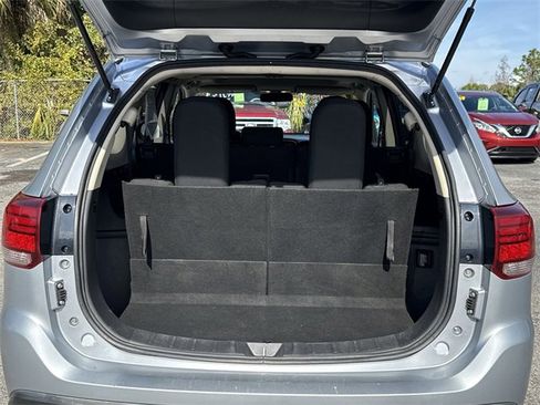 Used 2017 Mitsubishi Outlander SEL image 10