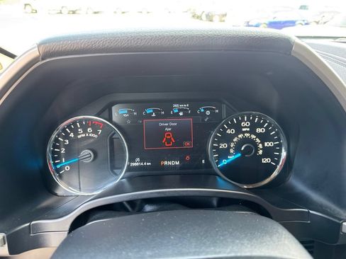 Used 2017 Ford F150 Lariat w/ Equipment Group 502A Luxury AWD/4WD image 22