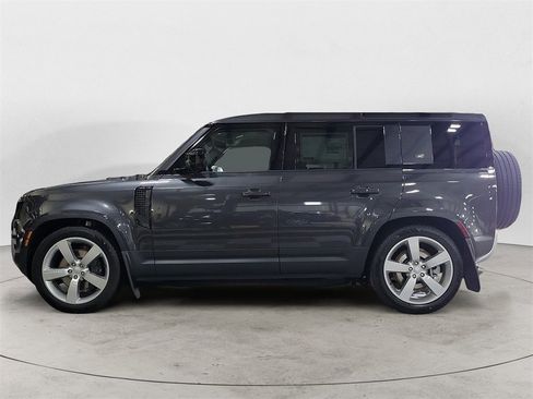 New 2024 Land Rover Defender 110 SE image 2