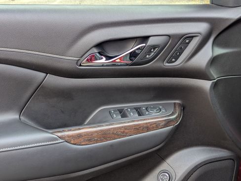 Used 2021 GMC Acadia Denali w/ Denali Technology Package image 12