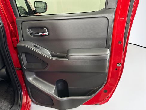 Used 2024 Nissan Frontier SV image 27