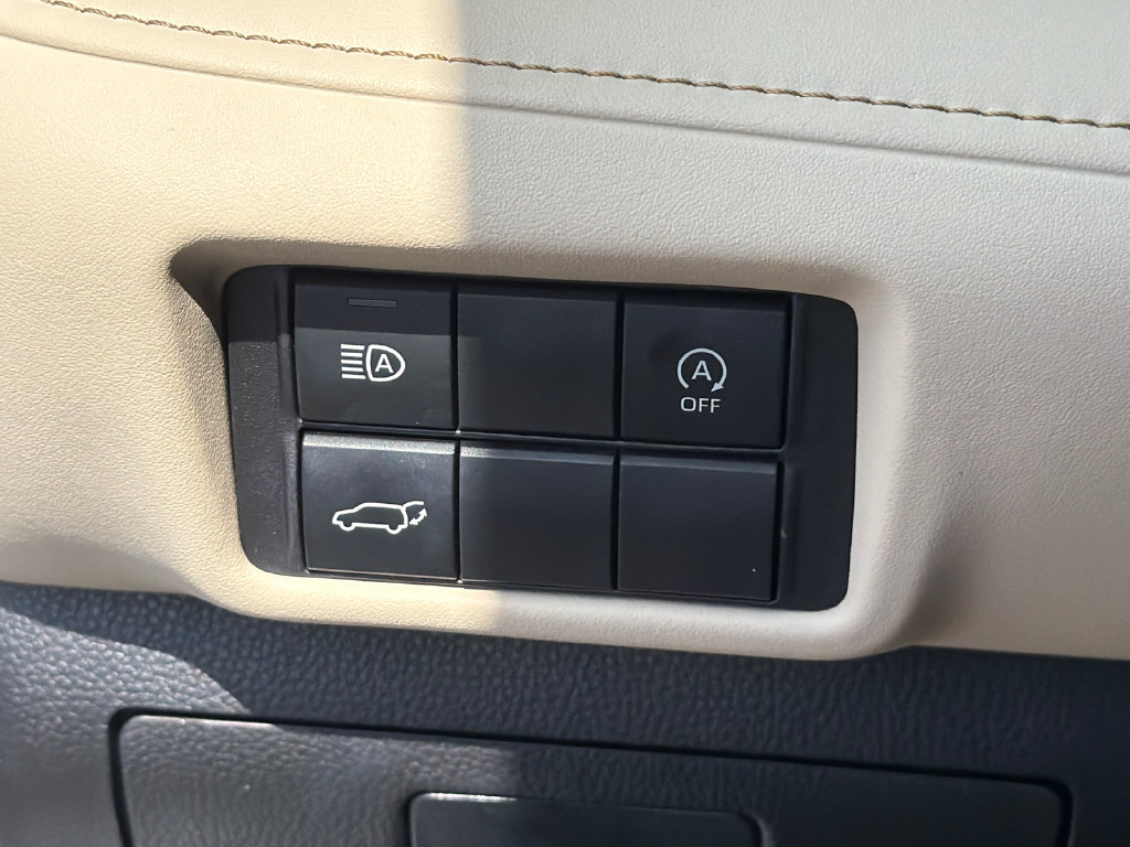 Used 2023 Toyota Highlander XLE FWD image 35