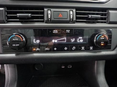 Used 2024 Nissan Pathfinder S AWD/4WD image 17
