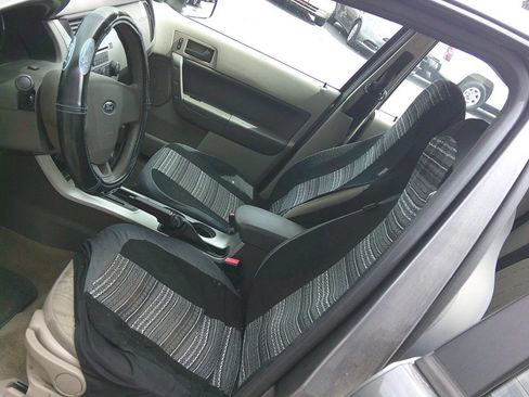 Used 2011 Ford Focus SE image 6