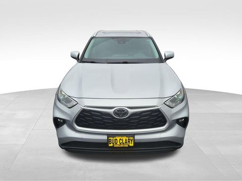 Used 2023 Toyota Highlander XLE image 10