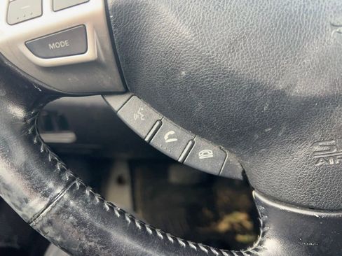 Used 2010 Mitsubishi Outlander XLS image 16