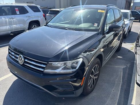 Used 2021 Volkswagen Tiguan SE image 3
