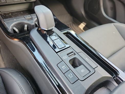 Used 2024 Toyota Prius XLE FWD image 11