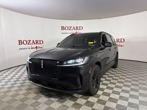 Used 2025 Lincoln Aviator Reserve w/ Luxury Package RWD image 4