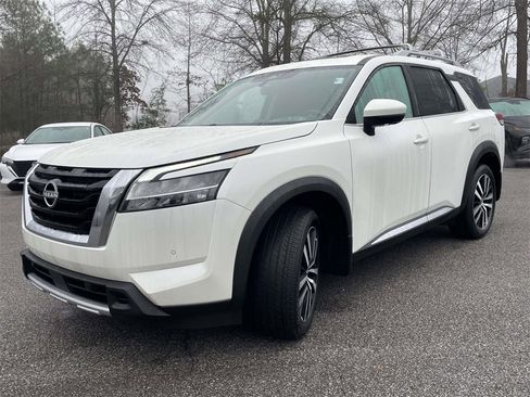 Used 2024 Nissan Pathfinder Platinum w/ Cargo Package image 7