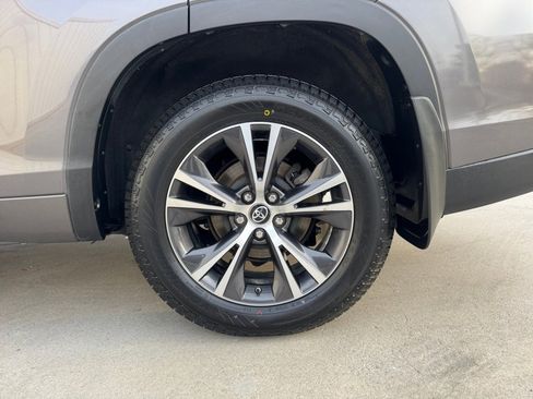 Used 2018 Toyota Highlander Plus image 26