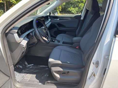 Used 2026 Volkswagen Tiguan SE FWD image 27