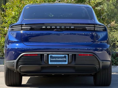 Used 2025 Porsche Macan 4S Electric AWD/4WD image 6