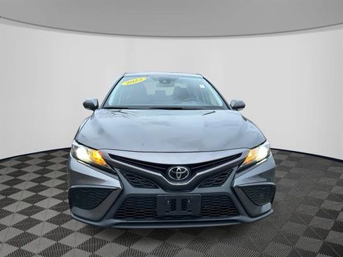 Used 2023 Toyota Camry SE image 2