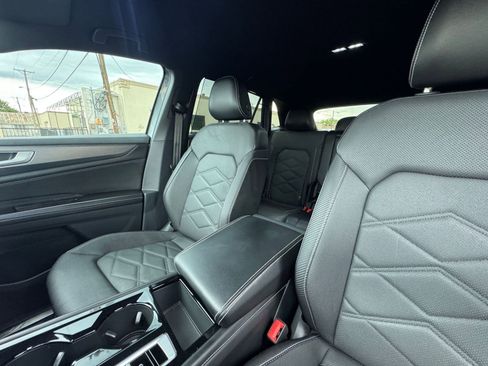 Used 2024 Volkswagen Atlas Cross Sport SE image 35