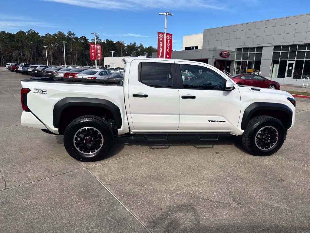 Used 2025 Toyota Tacoma TRD Off-Road AWD/4WD image 10