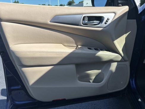 Used 2017 Nissan Pathfinder SL w/ SL Tech Package AWD/4WD image 17